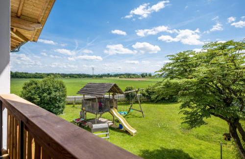 Edling Apartment | Mountain View Apartment: Family-Friendly Retreat