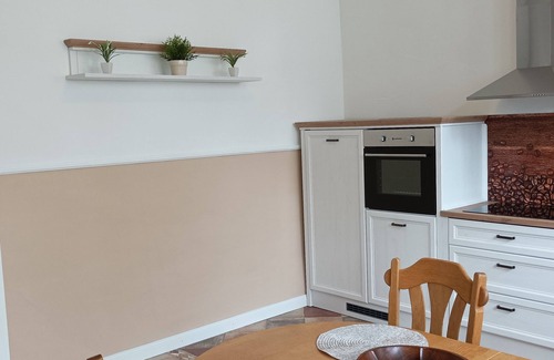 Obere Kyll Apartment | Cozy Retreat with Green Views and Unique Decor