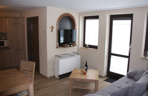 Mitterfirmiansreut Apartment | Relaxing Apartment with Terrace, Grill & Sauna Access