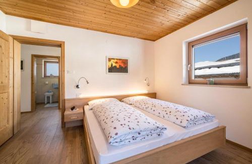 Avelengo Apartment | Pet-Friendly Retreat at Ferienwohnung Mittager Edelweiss