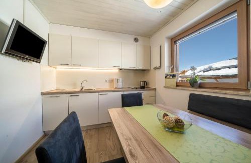 Avelengo Apartment | Pet-Friendly Retreat at Ferienwohnung Mittager Edelweiss