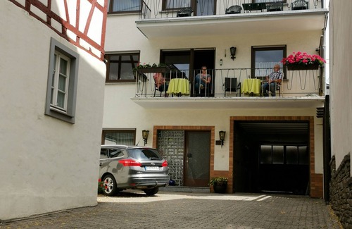 Bruttig Apartment | Top-Rated Ferienwohnung Moselblick with Kitchen Amenities