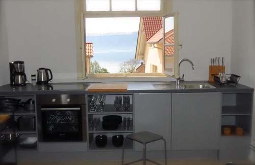 Sipplingen Apartment | Modern 1-Bedroom Apartment with Kitchen and Breakfast Included