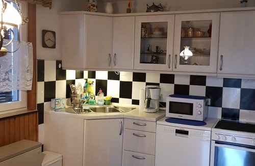 Braeunlingen Apartment | Guest Rated 10/10: Ferienwohnung Moni with Wintergarten