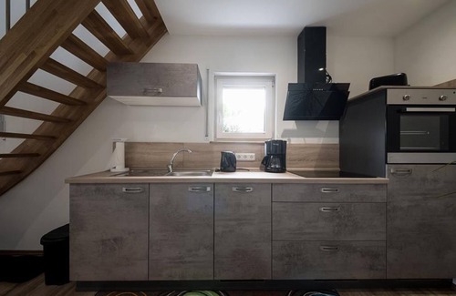 Sirzenich Apartment | Ocean-View Retreat: Ferienwohnung Moni with Kitchen Amenities