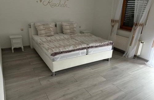 Kruft Apartment | Ferienwohnung Monteure Unterkunft