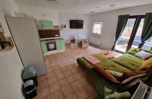 Ahnatal-Weimar Apartment | Comfortable Altes Café: Pet-Friendly with Kitchen Access