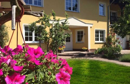 Benz Apartment | Top-Rated Ferienwohnung Muehlenblick for Families