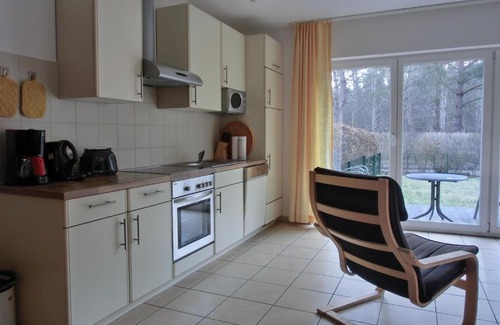 Gelbensande Apartment | Inviting Ferienwohnung NH11: Pet-Friendly Family Getaway