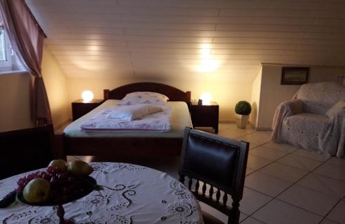 Sonsbeck Apartment | Kid-Friendly Ferienwohnung Niederrhein Blick with Top Reviews