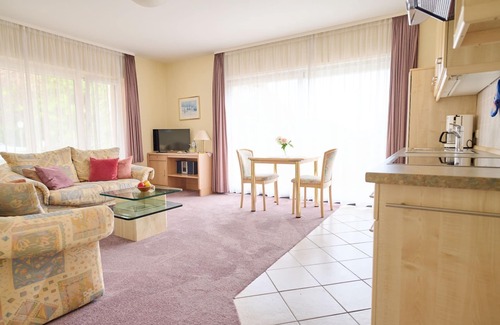 Badenweiler Apartment | Cozy Ferienwohnung NOBLING/RULÄNDER with Kitchen & Breakfast