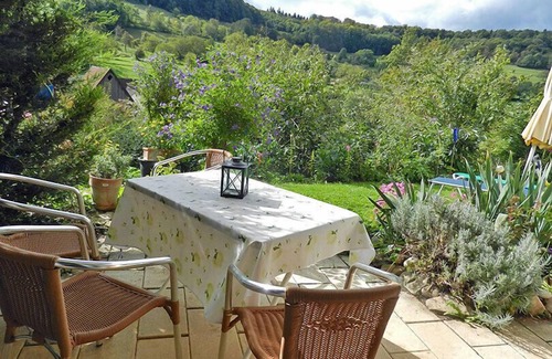 Lipburg Apartment | Cozy Ferienwohnung Nobling: Family-Friendly with Breakfast