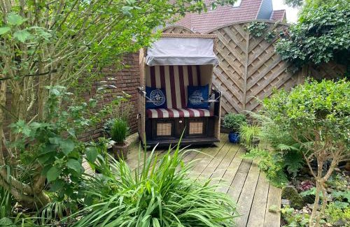 Norden Apartment | Cozy Ferienwohnung Norddeich: 4-Star Family Retreat
