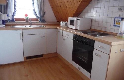 Urach Apartment | Oceanfront Haven: Ferienwohnung-Nr-1 with Ocean Views