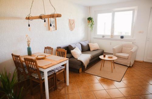 Zudar Apartment | Kid-Friendly Retreat: Ferienwohnung Nr 4 Boddenblick Rügen