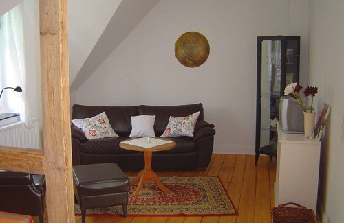 Oberhausen Apartment | Cozy Ferienwohnung Nr. 6: Ideal for Families, Kitchen & More