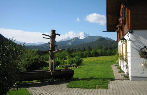 Winkl Apartment | Cozy 2-Bedroom Apartment with Balcony & Family Amenities
