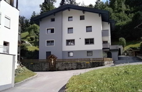 Grins Apartment | Top-Rated Ferienwohnung Nuener with Family-Friendly Amenities