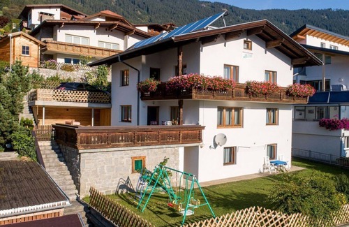 Wenns Apartment | Family-Friendly Stay at Appartements Jeitner in Obergeschoss