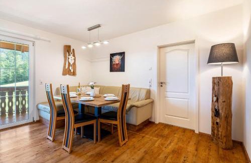 Hofstetten Apartment | Family-Friendly Ferienwohnung Oberhubhof with Great Reviews