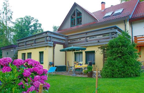 Neurochwitz Apartment | Oceanfront Elegance at Ferienwohnung Oberloschwitz