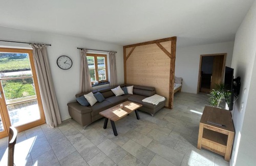 Irschenberg Apartment | Oceanfront Retreat: Ferienwohnung Obstgarten - Guest Rated 9.8