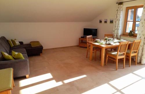 Palling Apartment | Rated 10/10: Family-Friendly Ferienwohnung Obstgarten Stay
