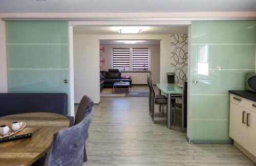 Bad Salzungen Apartment | Family-Friendly Ferienwohnung Ogger with Pet Amenities