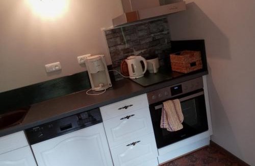 Fronhofen Apartment | Cozy Ferienwohnung Otto: Pet & Child Friendly Retreat
