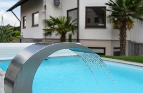 Ottersweier Apartment | Oceanfront Oasis: Ferienwohnung Paradies with Pool & Views