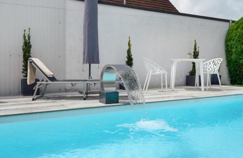 Ottersweier Apartment | Oceanfront Oasis: Ferienwohnung Paradies with Pool & Views