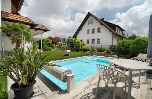 Ottersweier Apartment | Oceanfront Oasis: Ferienwohnung Paradies with Pool & Views