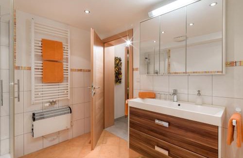Bruck am Ziller Apartment | Family-Friendly Ferienwohnung Petra with Top Amenities