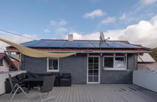 Zella-Mehlis Apartment | Relax in Ferienwohnung Pfaffentalblick with Breakfast Included