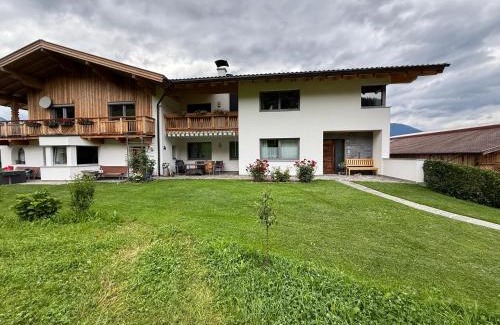 Volders Apartment | Family-Friendly Getaway at Ferienwohnung Pipflhof