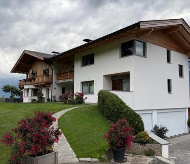 Volders Apartment | Family-Friendly Getaway at Ferienwohnung Pipflhof