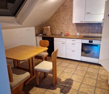 Meinisberg Apartment | Ferienwohnung Pirol