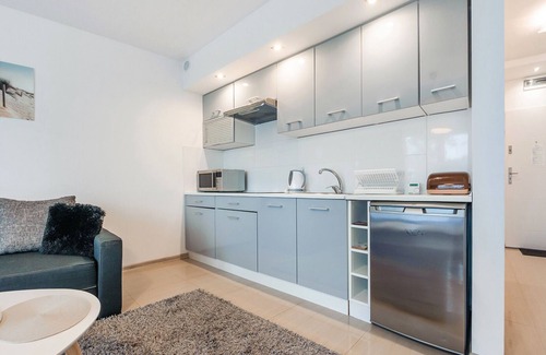 Sianozety Apartment | Cozy Retreat for 4 with Pool & Kitchen in Ustronie Morskie