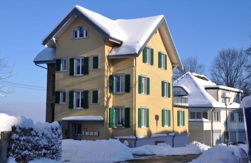 Wolfhalden Apartment | Lakeview Ferienwohnung Rätia: Family-Friendly Retreat