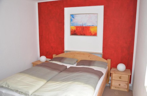 West Apartment | Family-Friendly Ferienwohnung Römerbrücke with Pet Amenities
