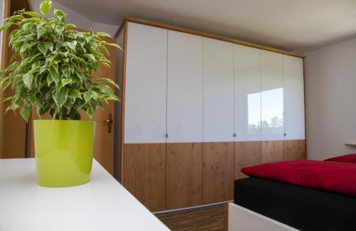 Salem Apartment | Pet-Friendly Ferienwohnung Rössle with Ocean Views