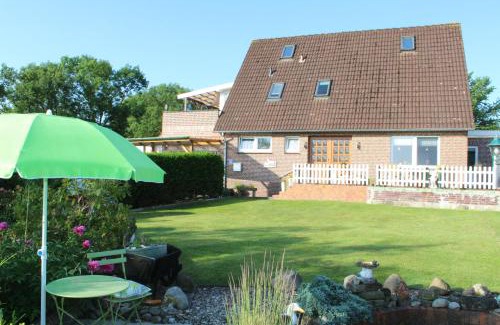 Dornum Apartment | Cozy Ferienwohnung Rabenstein with Private Pool & Hot Tub