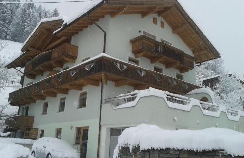 Schwendau Apartment | Charming Ferienwohnung Rauch: Pet & Child Friendly Stay!