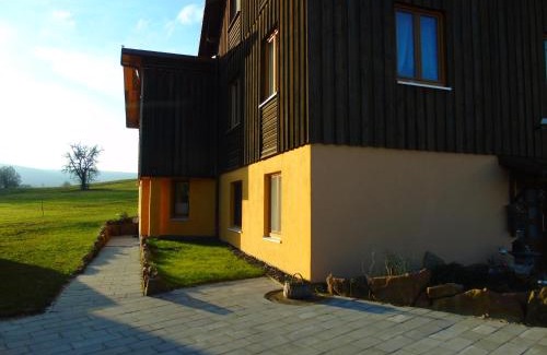 Unterweid Apartment | Pet-Friendly Ferienwohnung Rhönbergblick with Ocean Views