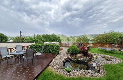 Rhens Apartment | Experience Rhens am Rhein: Rated 9.5/10 with Ocean Views
