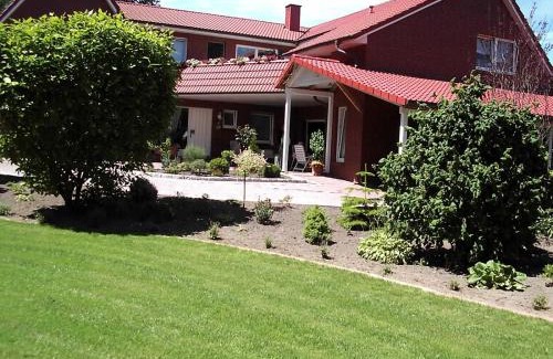 Molbergen Apartment | Oceanfront Retreat: Ferienwohnung Rita, 5-Star Guest Rated