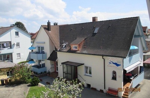 Langenargen Apartment | Cozy Ferienwohnung Rolf: Family-Friendly Retreat with Kitchen