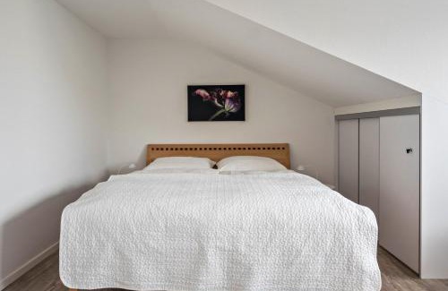 Petershausen-West Apartment | Lakefront Retreat: Ferienwohnung Rosenrot for Family Fun