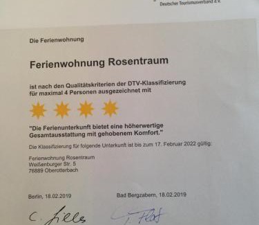Oberotterbach Apartment | Oceanfront Ferienwohnung Rosentraum with 9.5/10 Guest Rating