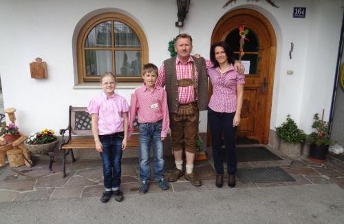 Gerlosberg Apartment | Cozy Ferienwohnung Roswitha: Pet & Child Friendly Retreat